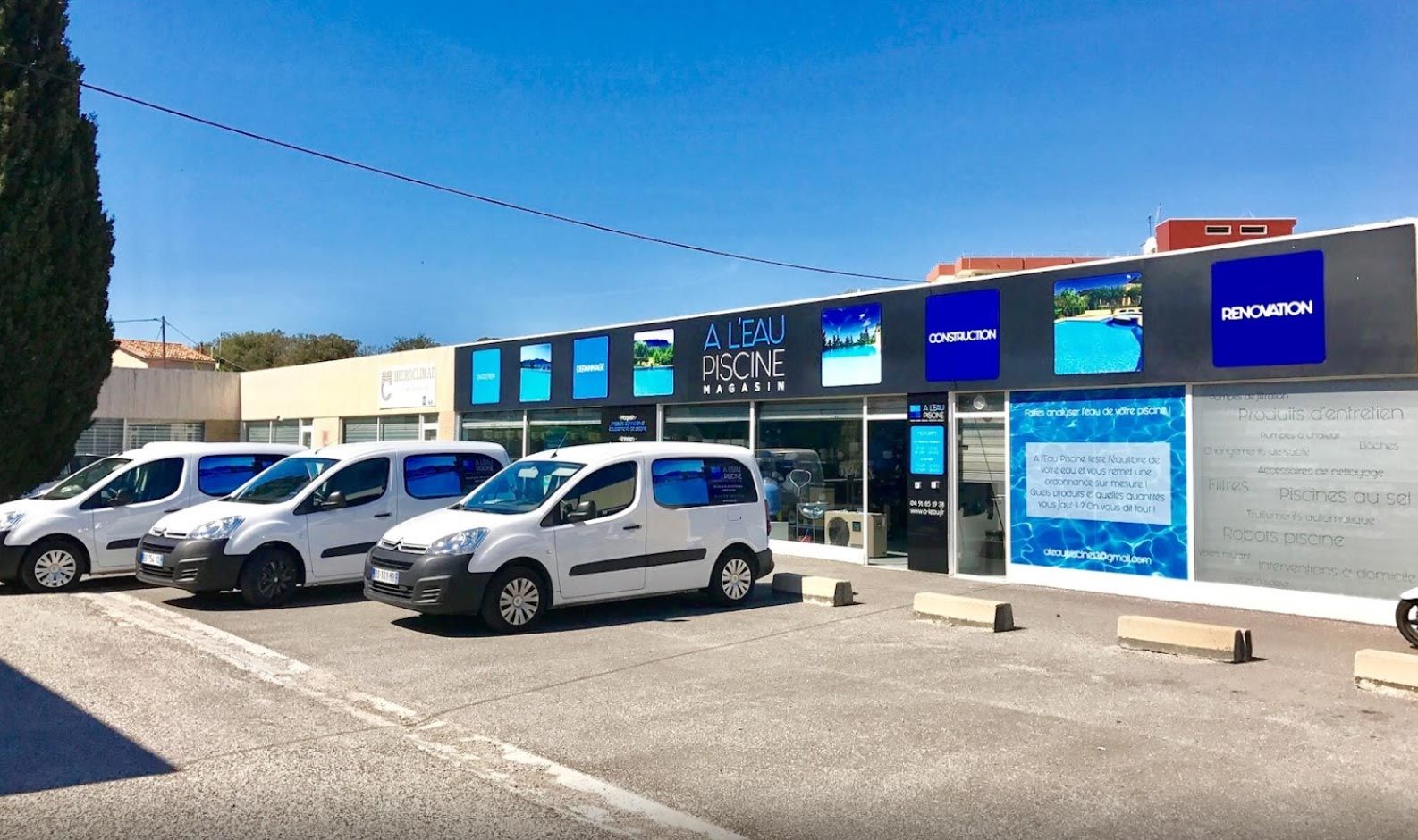 Façade du magasin A l’Eau Piscine de Marseille et ses utilitaires